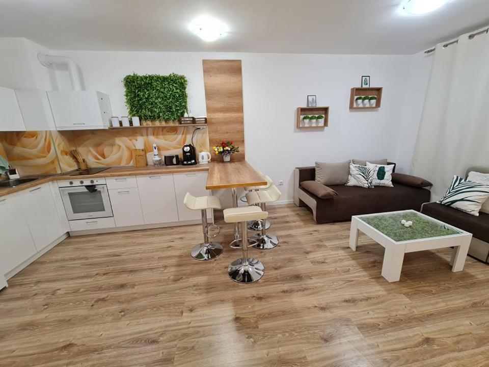 Appartamento Little Treasure By The Sea Pomorie Esterno foto